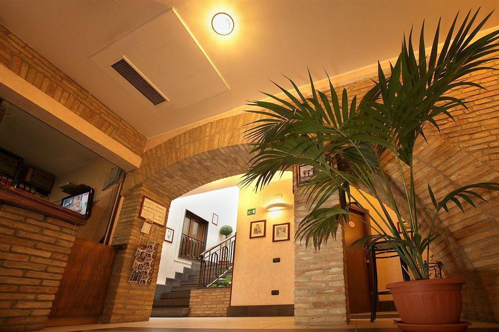 Arcobaleno Rooms Кальярі Екстер'єр фото